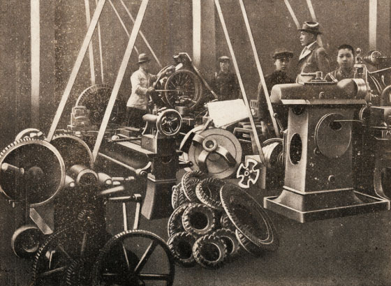 自由粉砕機工場 写真1