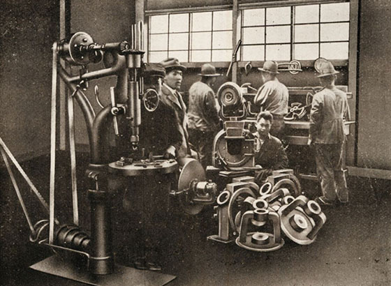 自由粉砕機工場 写真2
